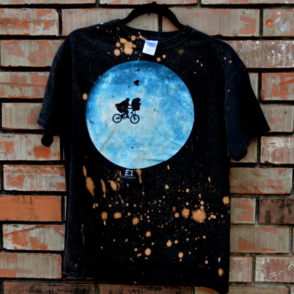 E.T. shirt size M (bleach splattered)